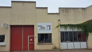 Façade extérieure du Bric à Brac Solidaire à Damazan