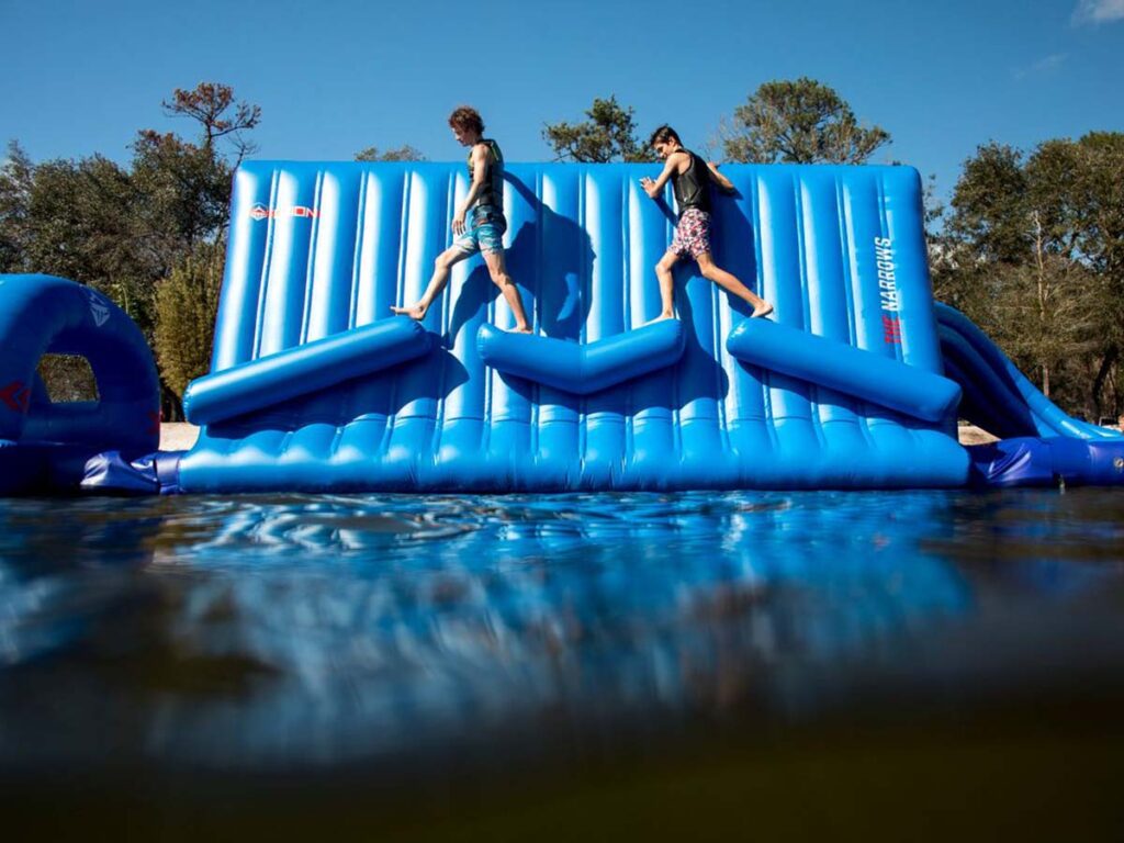 Bannière de Cascade Waterpark à proximité de Damazan