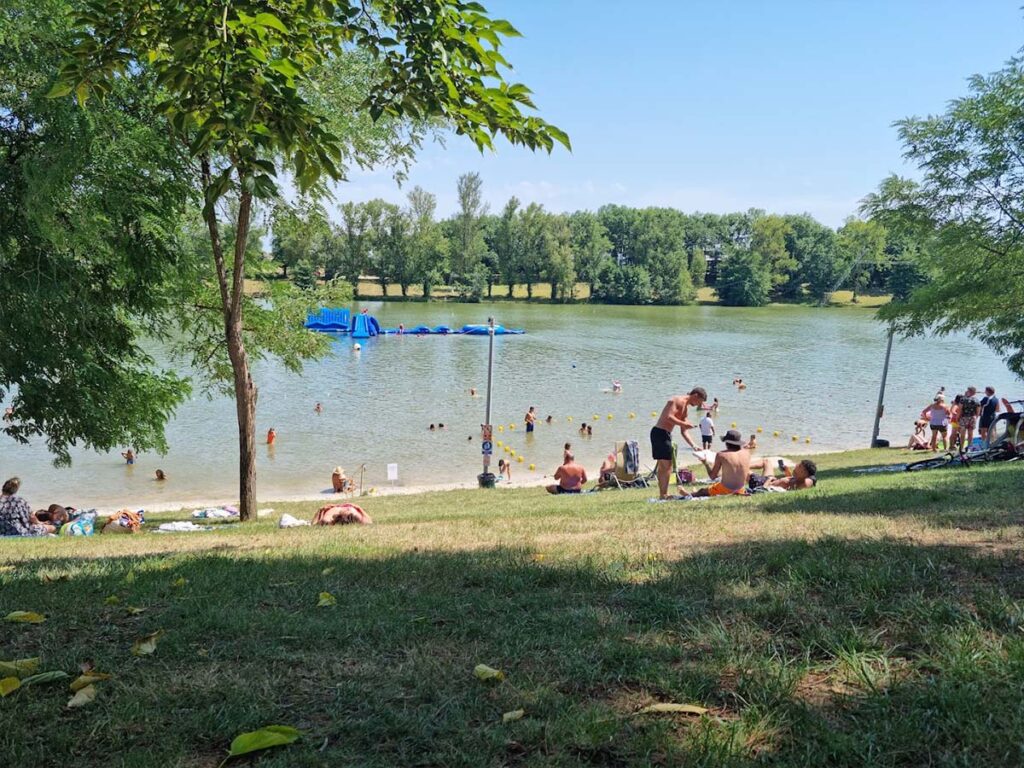 Bannière du Lac Moulineau à proximité de Damazan