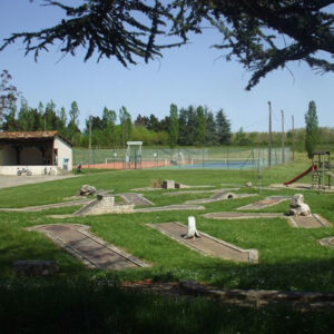 Minigolf du Lac Moulineau à proximité de Damazan