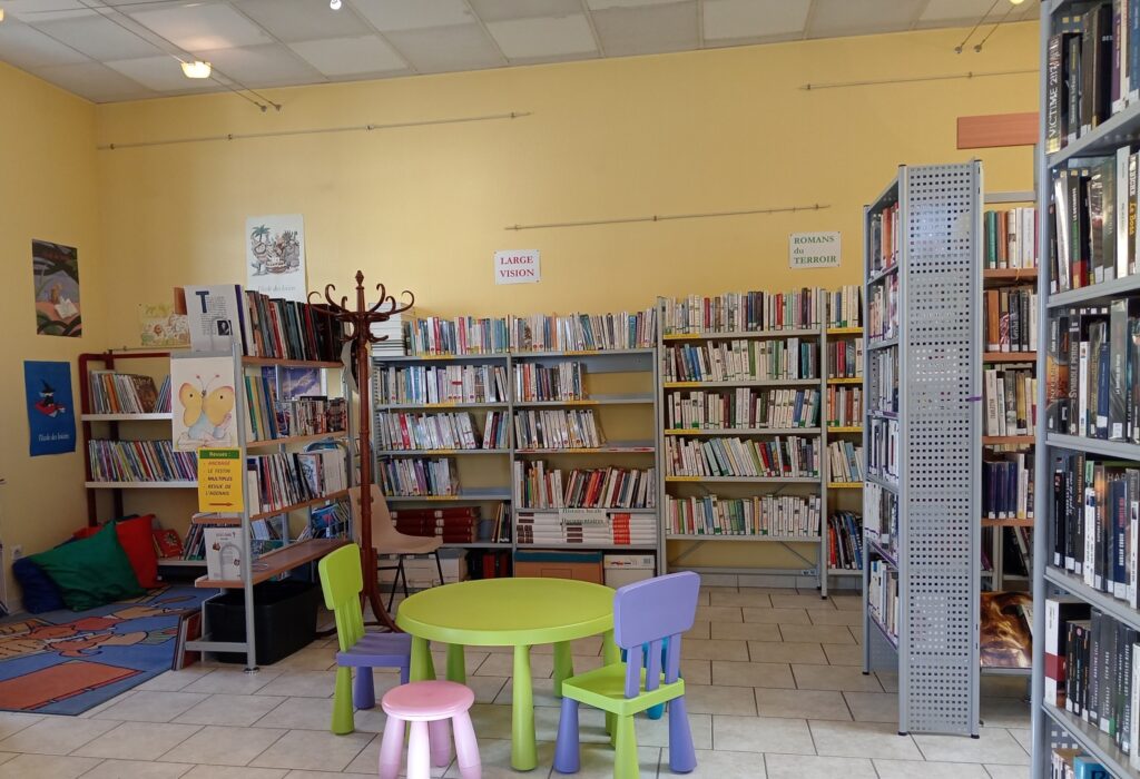 Intérieur de la Bibliothèque de Damazan