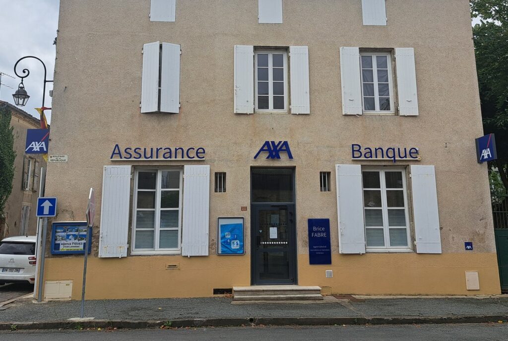 Façade de l'agence AXA à Damazan