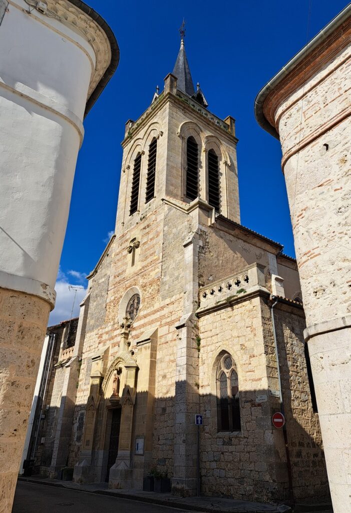 Clocher de la paroisse Sainte-Croix des Confluents à Damazan